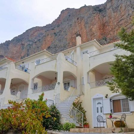 West Red Rock And View Leonidio Maisonette Studio מראה חיצוני תמונה