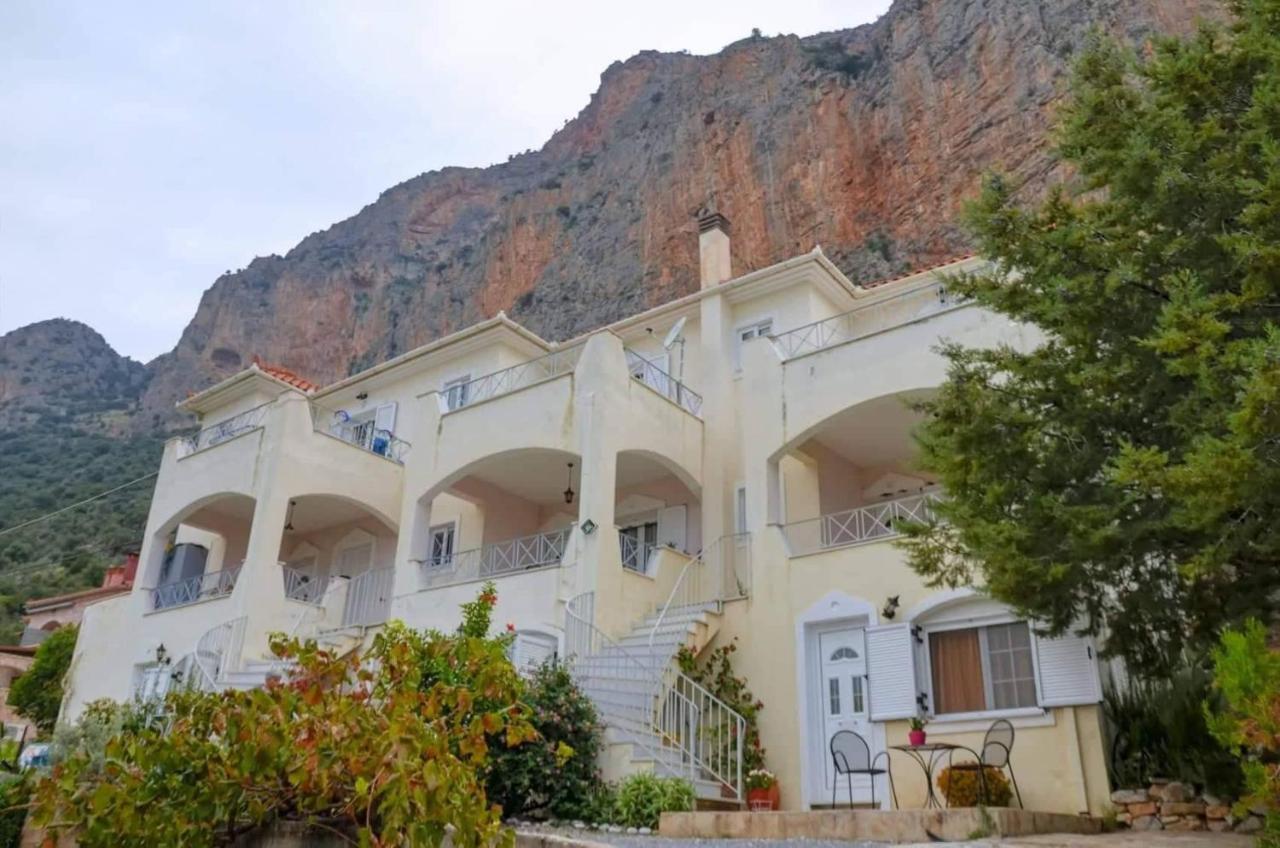 West Red Rock And View Leonidio Maisonette Studio מראה חיצוני תמונה