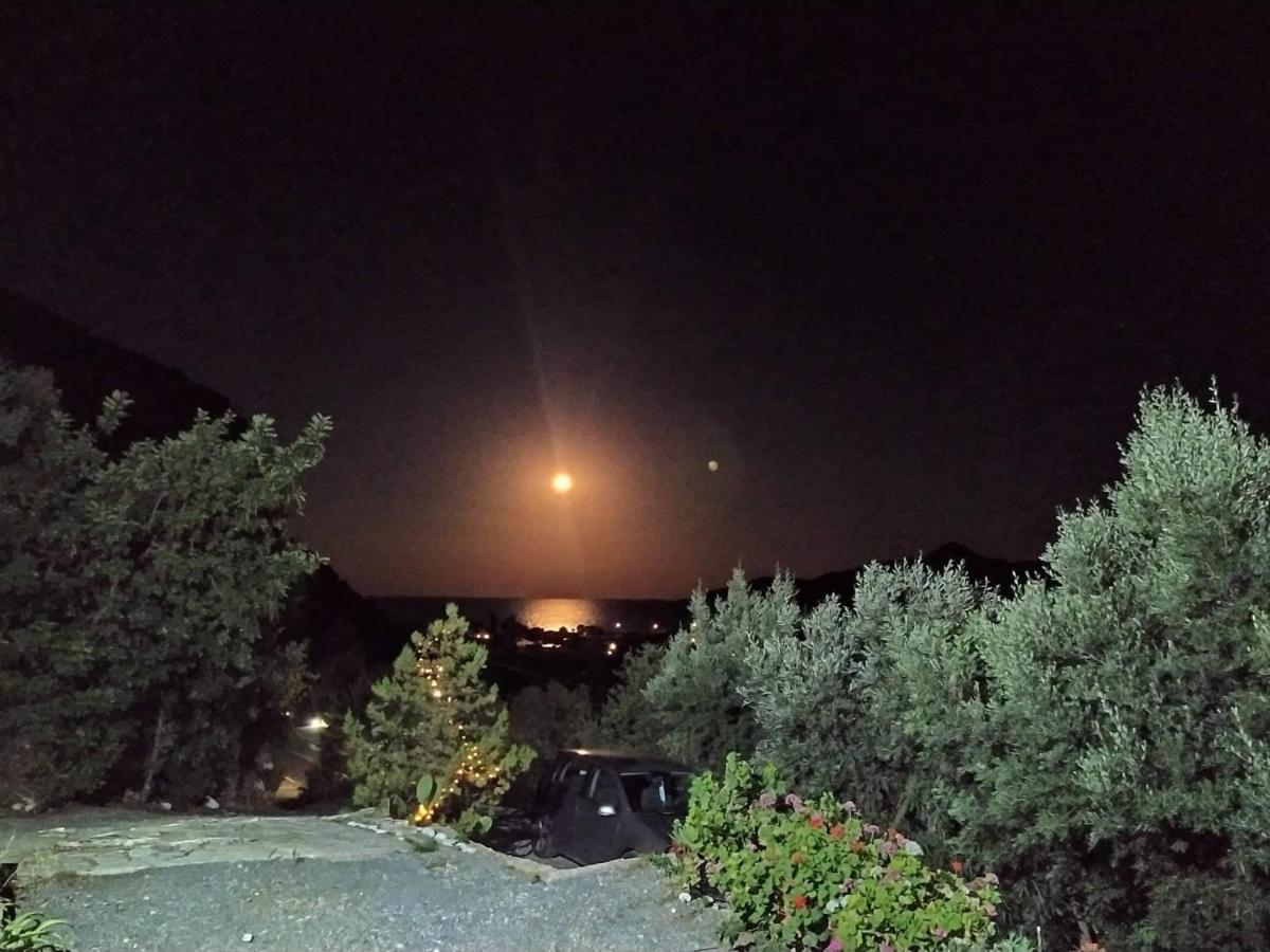 West Red Rock And View Leonidio Maisonette Studio מראה חיצוני תמונה
